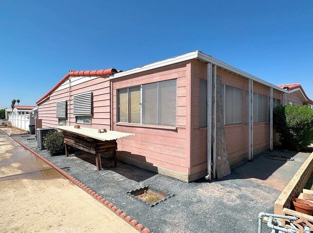 1099 San Marcos Dr, Hemet CA  92543-6987 exterior