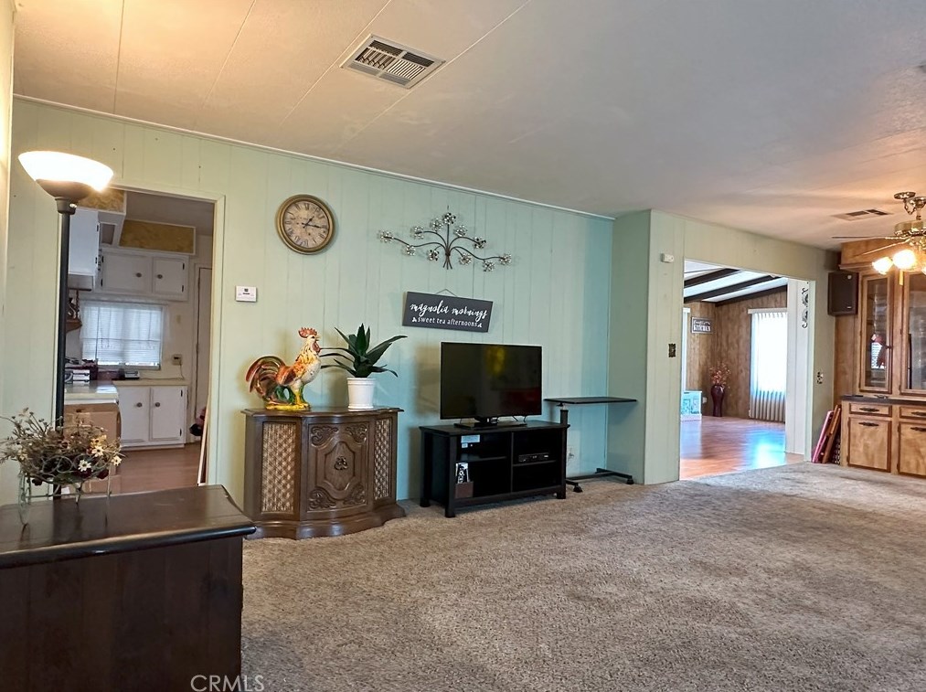 1099 San Marcos Dr, Hemet CA  92543-6987 exterior