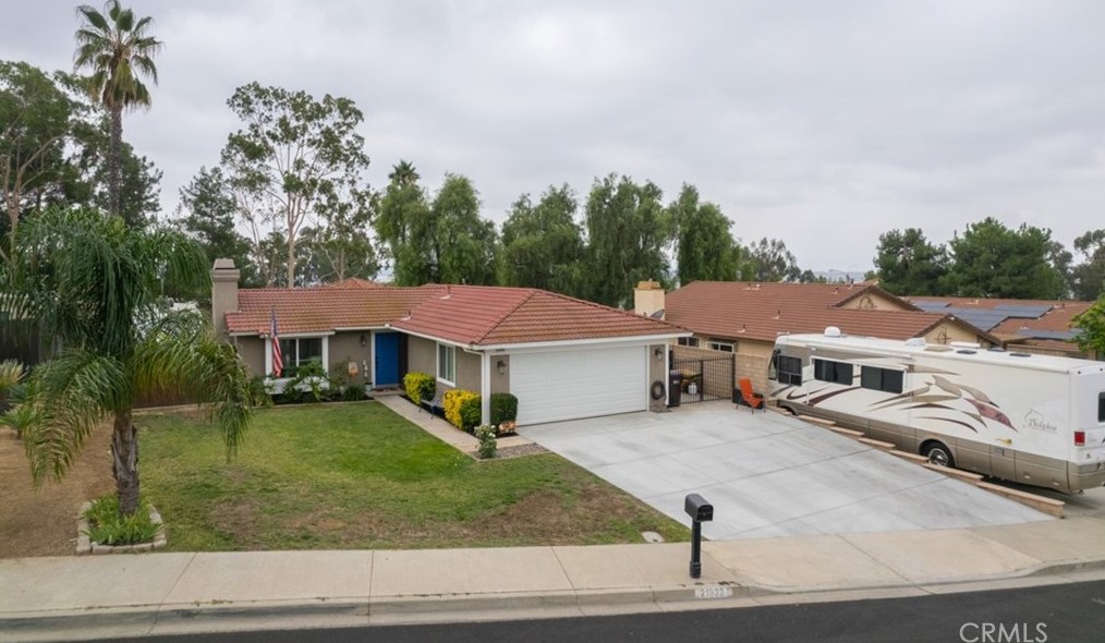 21933 Glen View Dr, Moreno Valley, CA 92557-8515