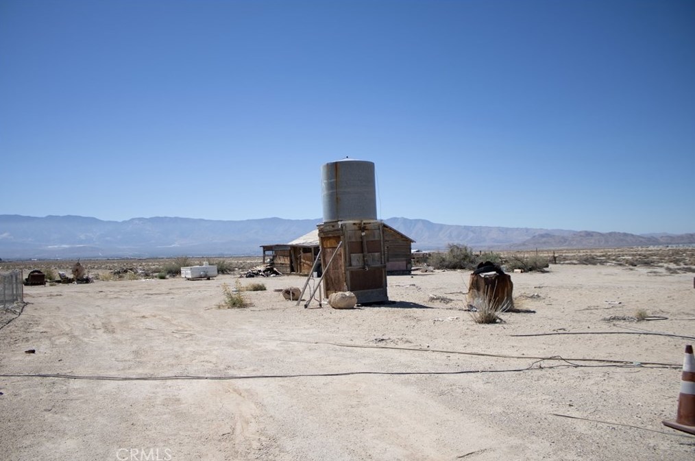 31345 Baker Rd, Lucerne Valley CA  92356-9577 exterior