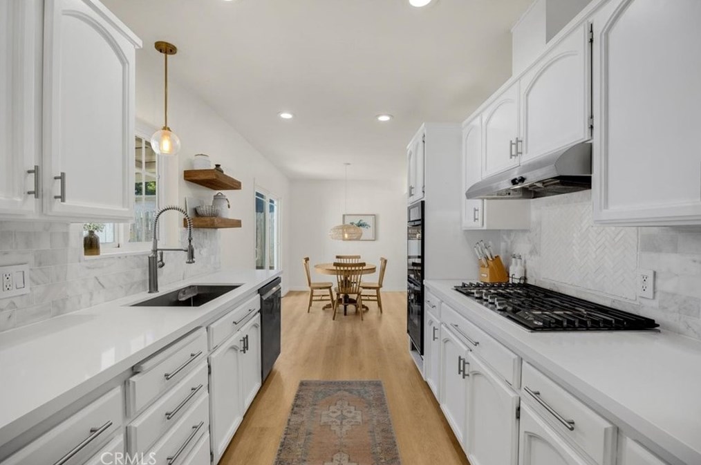170 Myrtlewood Dr, Calimesa CA  92320-1708 exterior