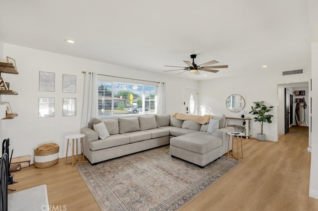170 Myrtlewood Dr, Calimesa CA  92320-1708 exterior