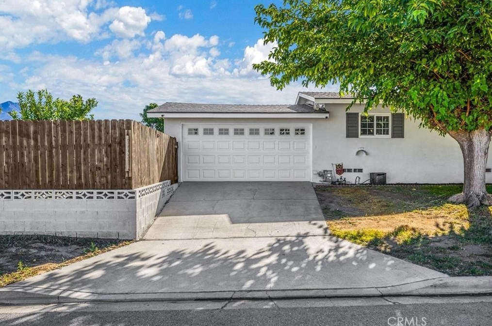 170 Myrtlewood Dr, Calimesa CA  92320-1708 exterior