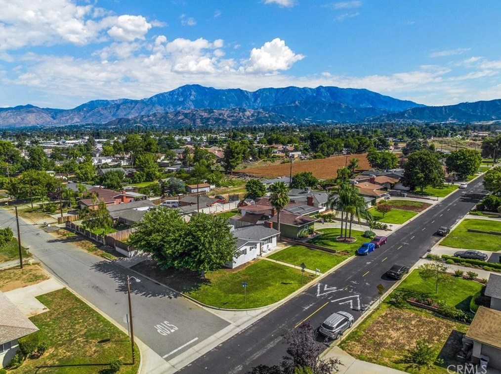 170 Myrtlewood Dr, Calimesa CA  92320-1708 exterior