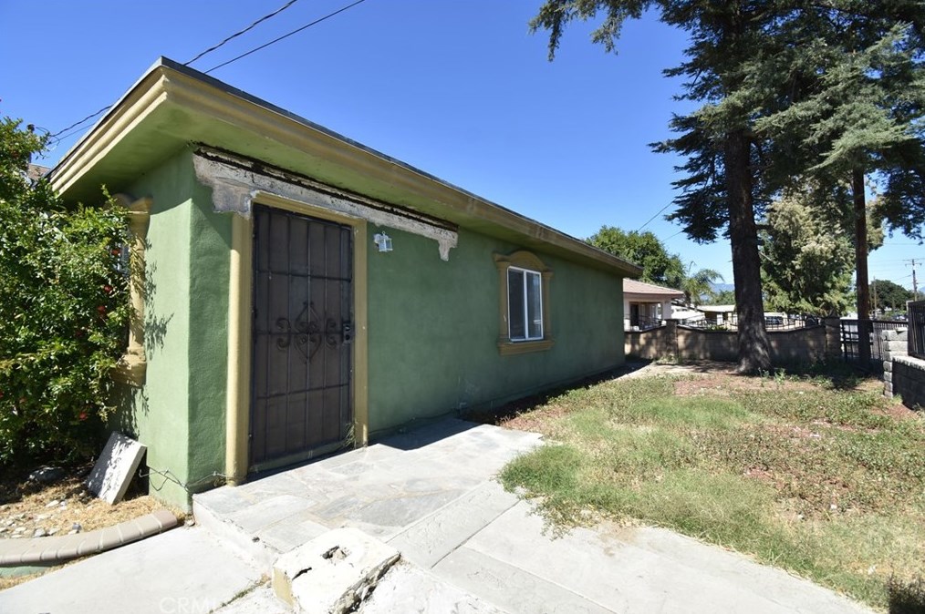 9796 Hemlock Ave, Fontana, CA 92335