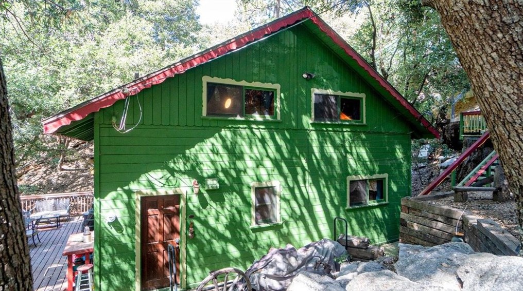 1040 Berne Dr, Crestline, CA 92325