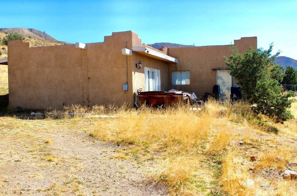 7426 Starlight Ln, Apple Valley CA  92308-8703 exterior