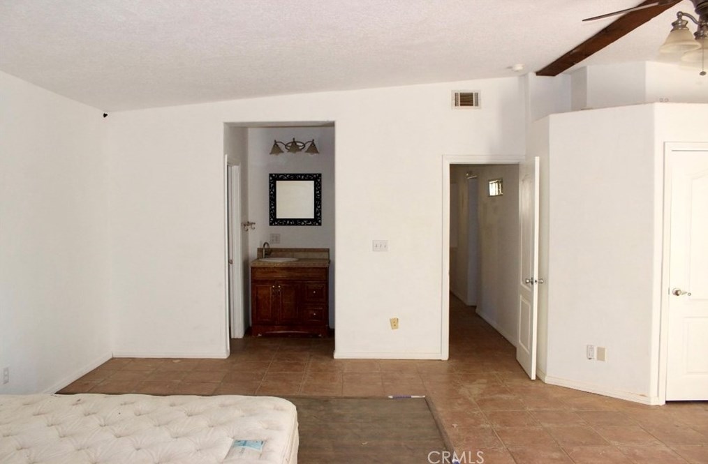 7426 Starlight Ln, Apple Valley CA  92308-8703 exterior