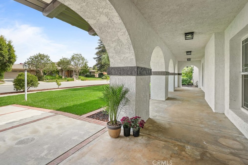 644 Mariposa Dr, Redlands CA  92373-7354 exterior
