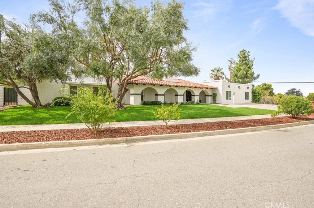 644 Mariposa Dr, Redlands CA  92373-7354 exterior