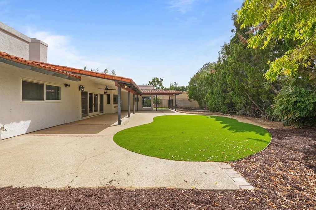 644 Mariposa Dr, Redlands CA  92373-7354 exterior
