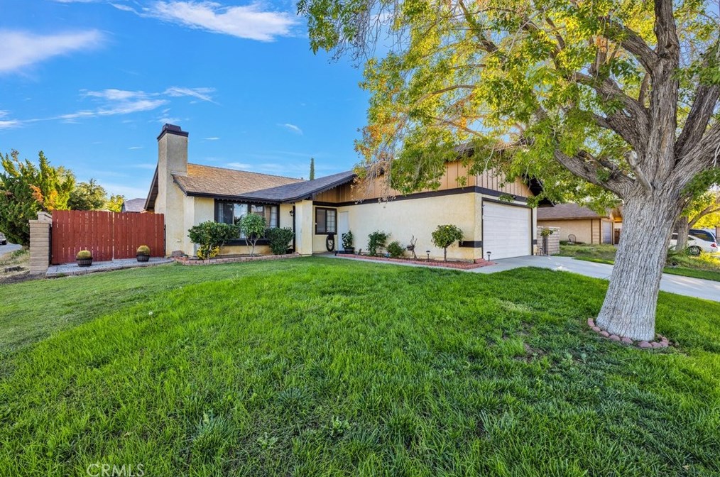 1916 Birch Tree Ln, Palmdale, CA 93550-6914
