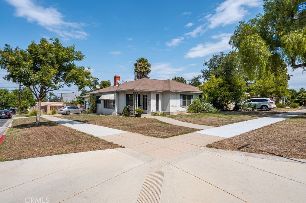 323 W Kendall St, Corona, CA 92882