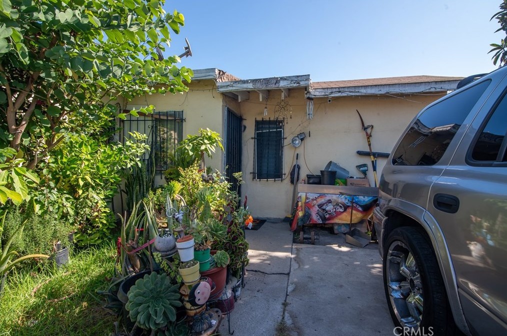 10972 Mckinley Ave, Los Angeles, CA 90059-1555