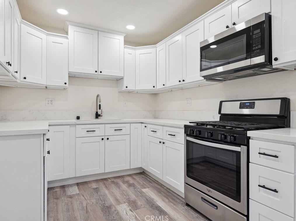 835 E Fredricks St, Barstow, CA 92311