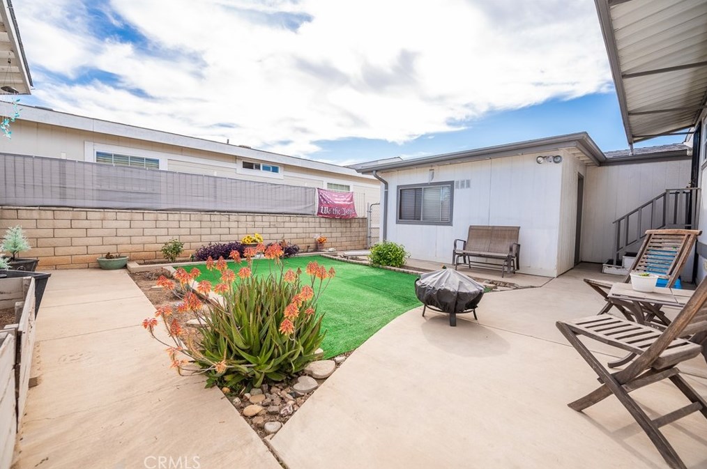 1550 Rimpau Ave, Corona CA  92881-3204 exterior