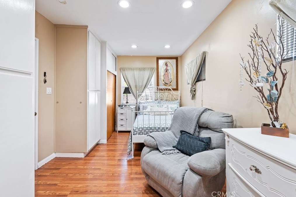 14733 Brink Ave, Norwalk CA  90650-5807 exterior