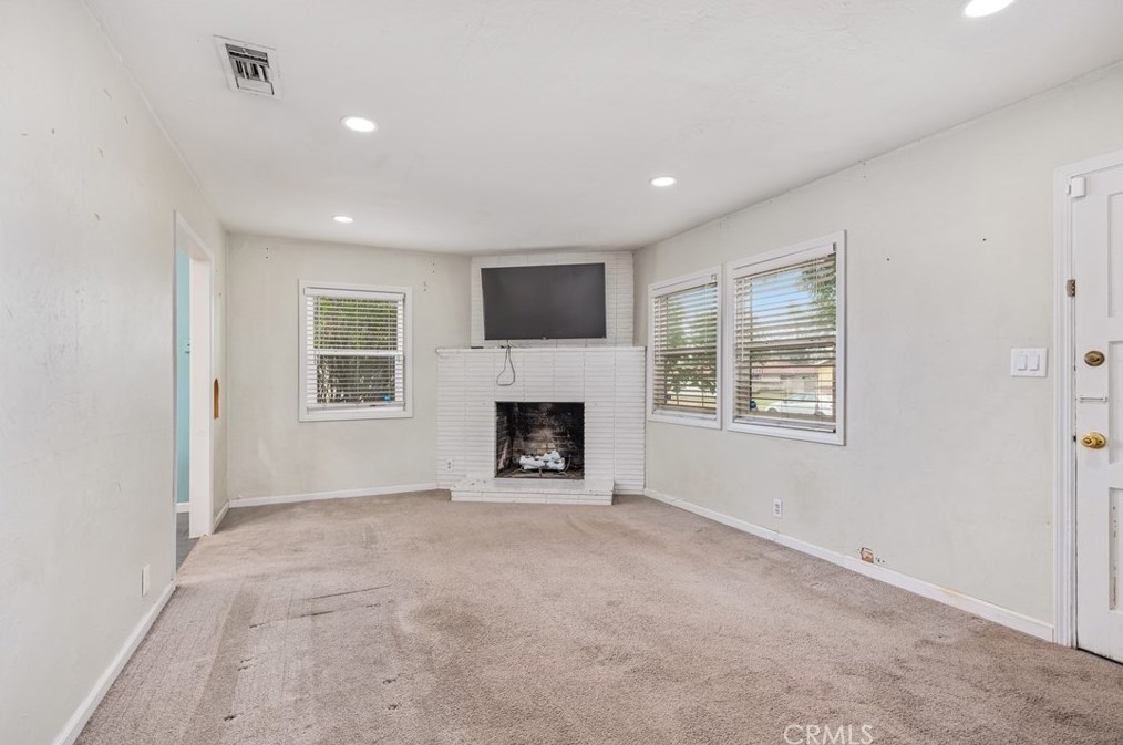 361 W 8th St, Upland, CA 91786