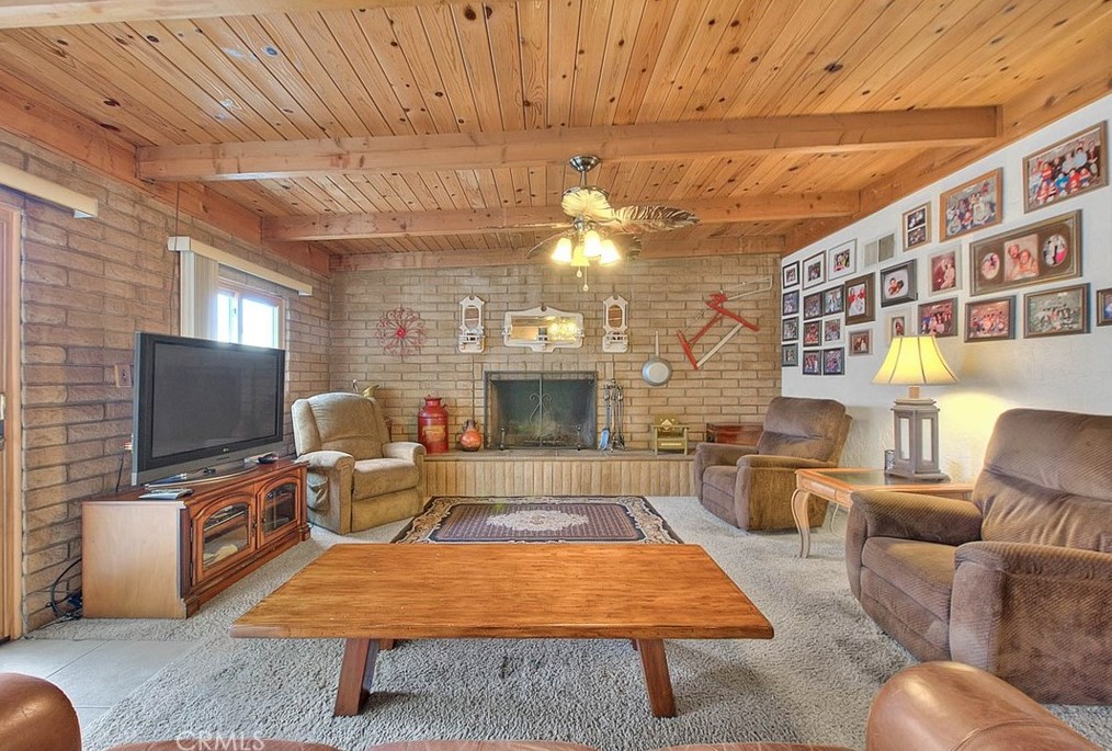 17410 Orchid Dr, Fontana CA  92335-4932 exterior