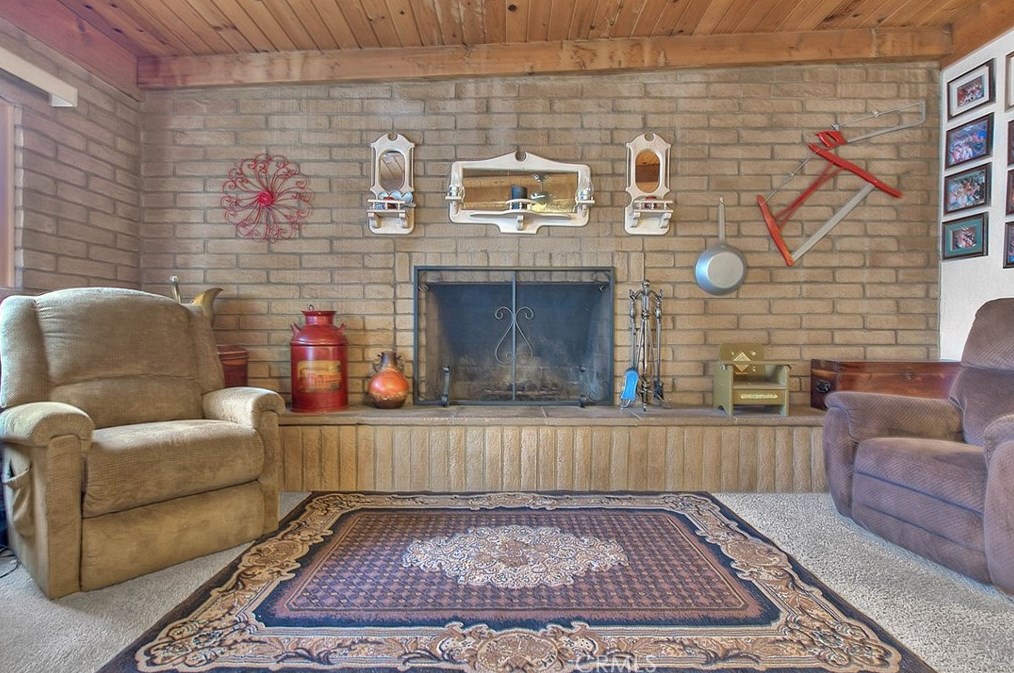 17410 Orchid Dr, Fontana CA  92335-4932 exterior