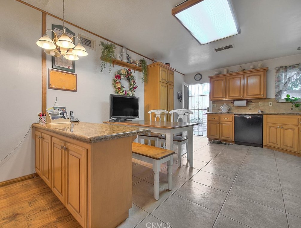 17410 Orchid Dr, Fontana CA  92335-4932 exterior