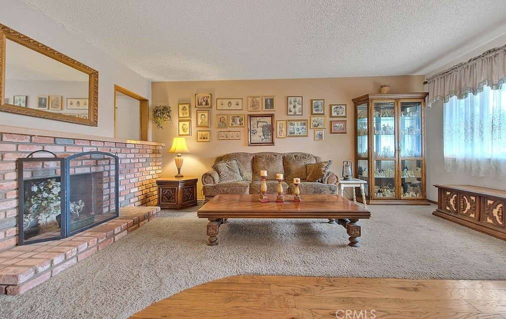 17410 Orchid Dr, Fontana CA  92335-4932 exterior