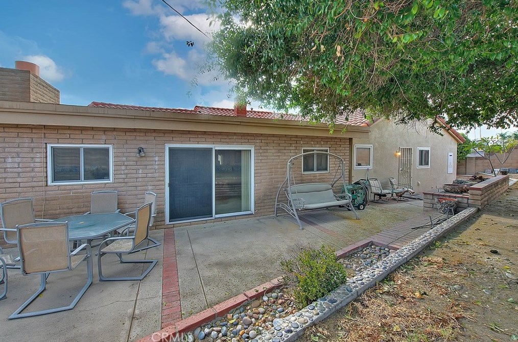 17410 Orchid Dr, Fontana CA  92335-4932 exterior