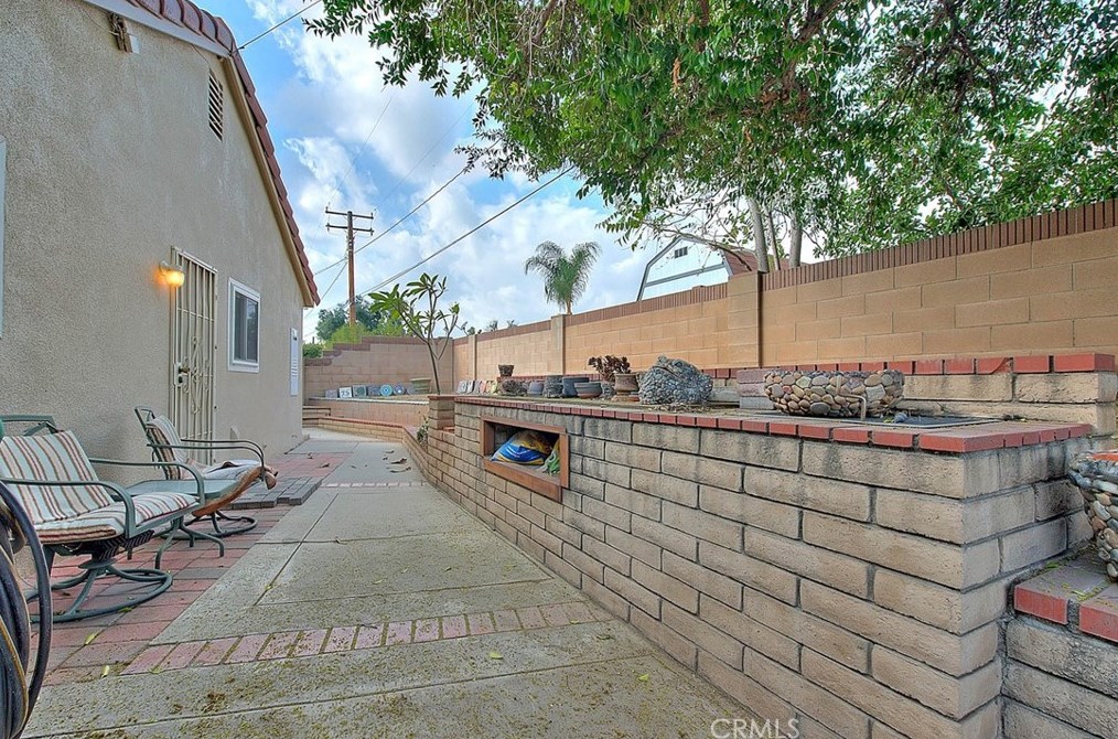 17410 Orchid Dr, Fontana CA  92335-4932 exterior