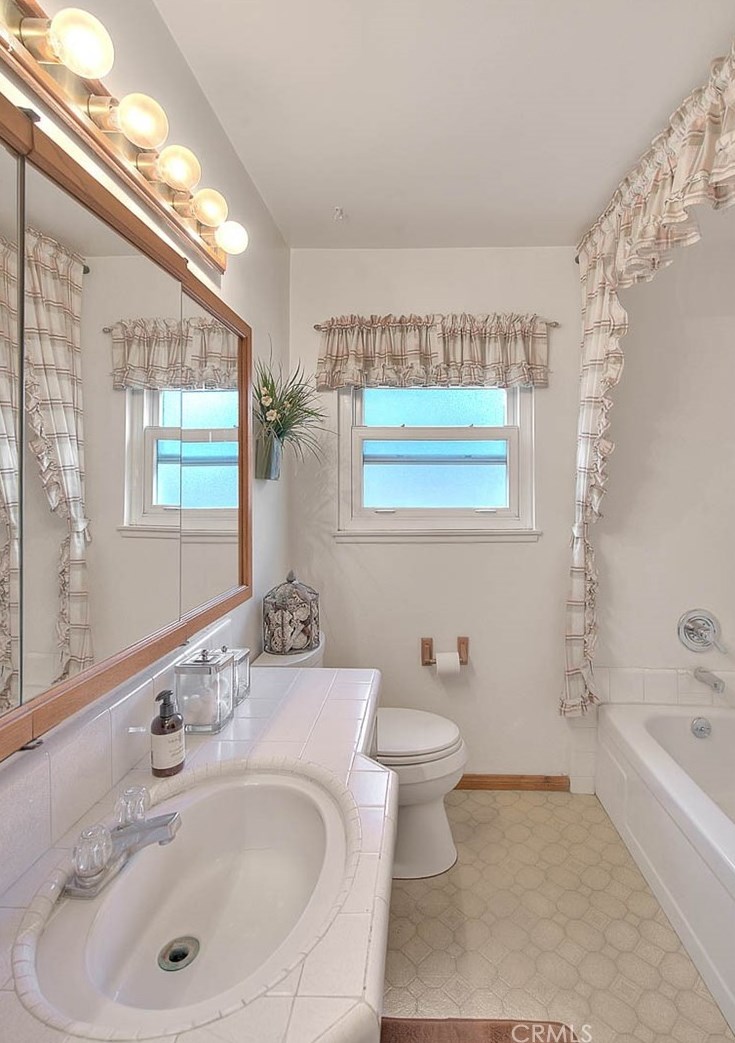 17410 Orchid Dr, Fontana CA  92335-4932 exterior