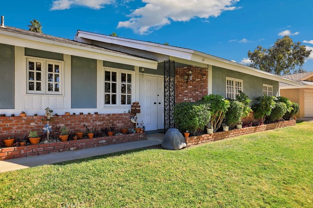 825 Orchard Dr, Redlands, CA 92374