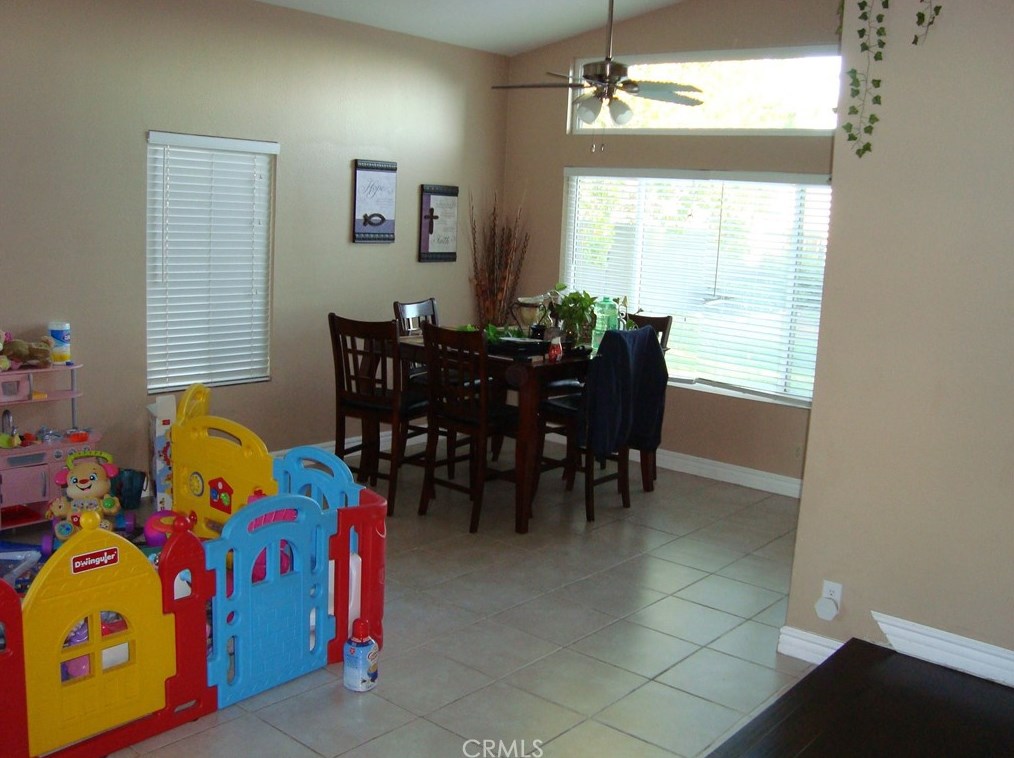 2123 W Fairview Dr, Rialto, CA 92377