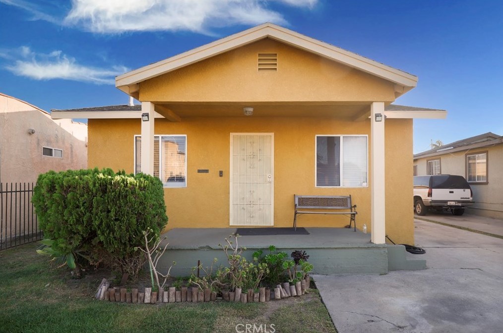 218 104th St, Los Angeles, CA 90003-4724