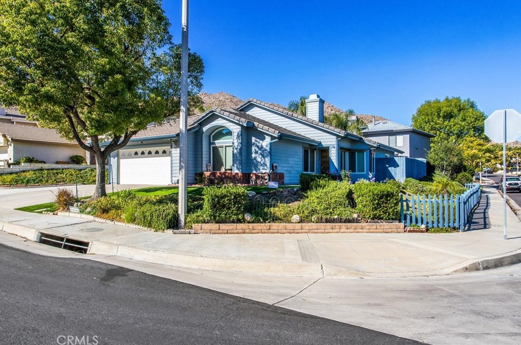 22600 Country Gate Rd, Moreno Valley, CA 92557-2621