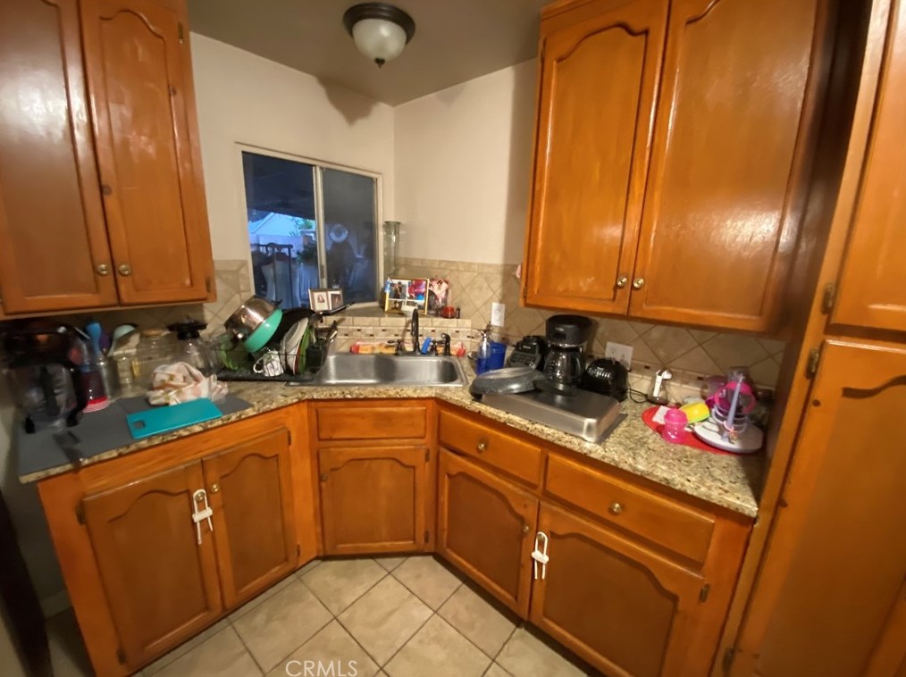 8912 San Vicente Ave, Riverside CA  92503-2737 exterior