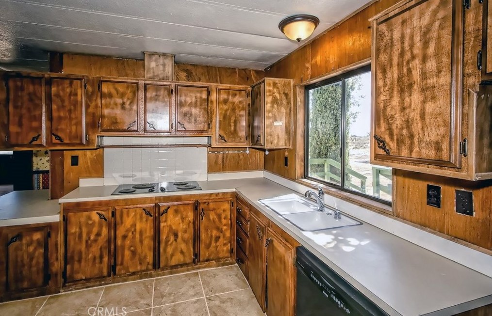 5401 Greasewood Ln, Phelan CA  exterior