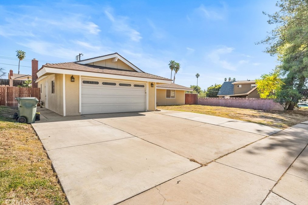 6121 Rogers Ln, San Bernardino, CA 92404