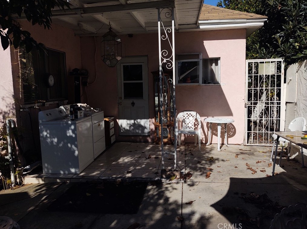 3416 Thorpe Ave, Los Angeles CA  90065-1648 exterior