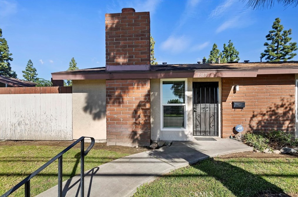 1385 W 7th St #4, Upland, CA 91786