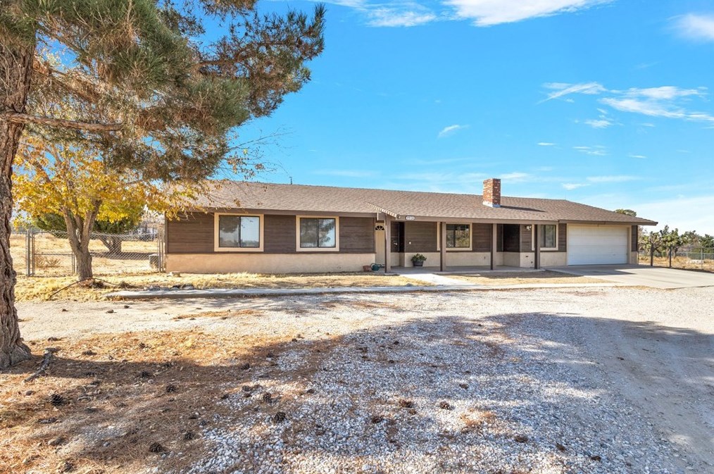 9930 Riggins Rd, Phelan, CA 92371-8421