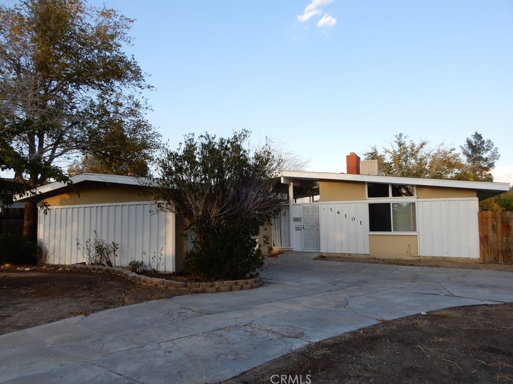 14101 Burning Tree Dr, Victorville, CA 92395