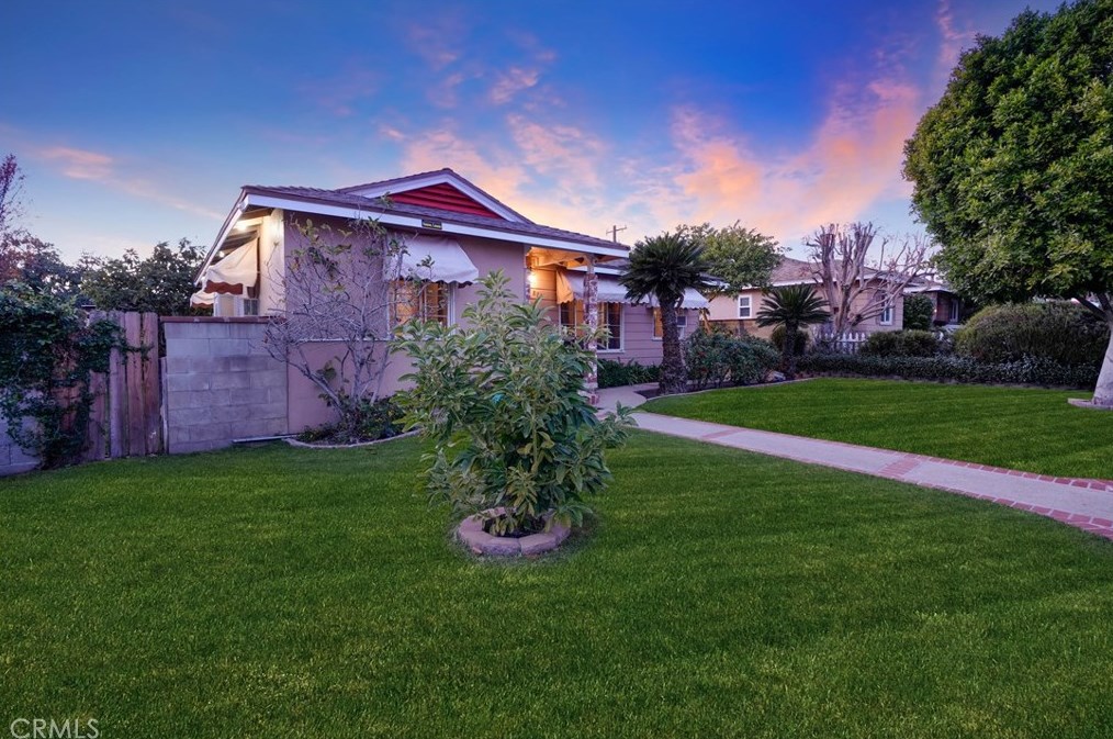 875 3rd Pl, Upland, CA 91786
