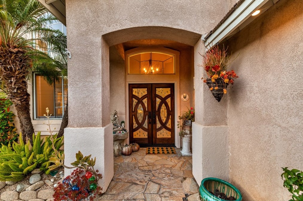 867 Donatello Dr, Corona, CA 92882-6392