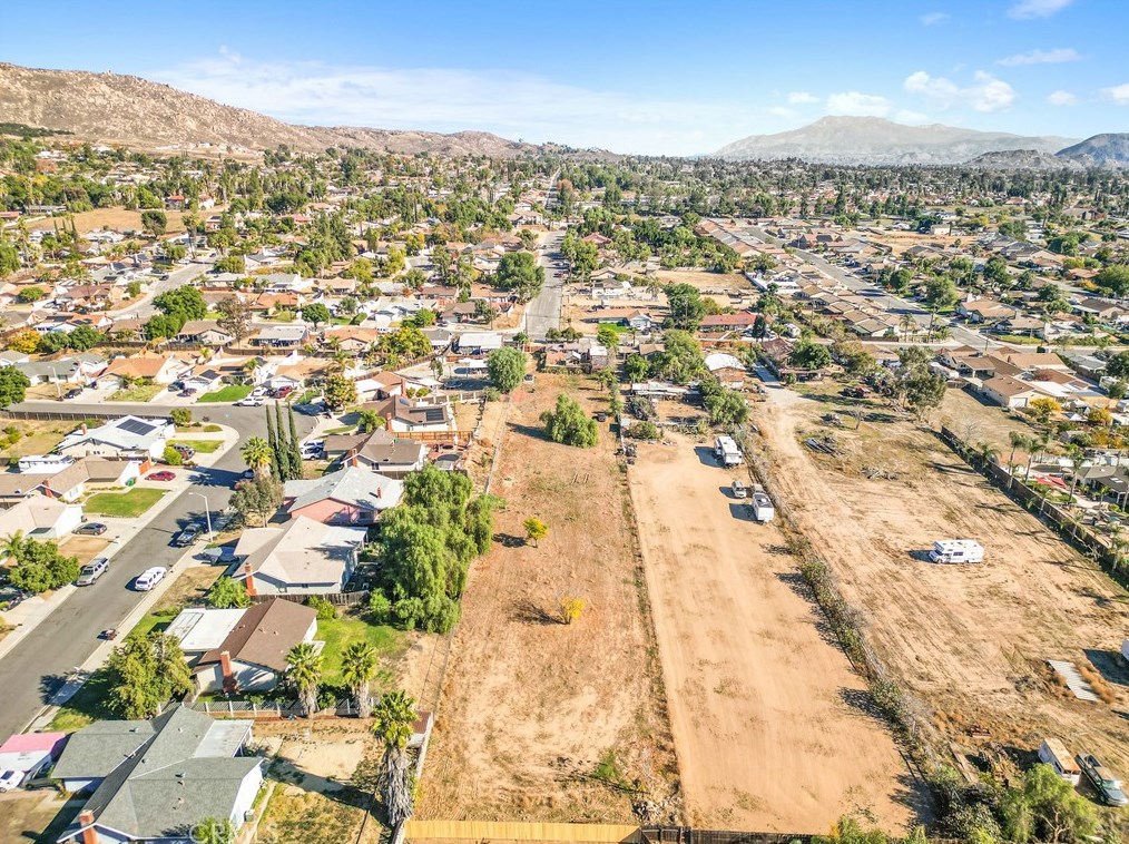 11503 Hubbard St, Moreno Valley CA 92557-5653 exterior