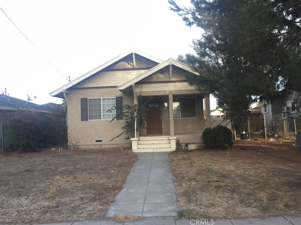 922 6th St, Redlands, CA 92374
