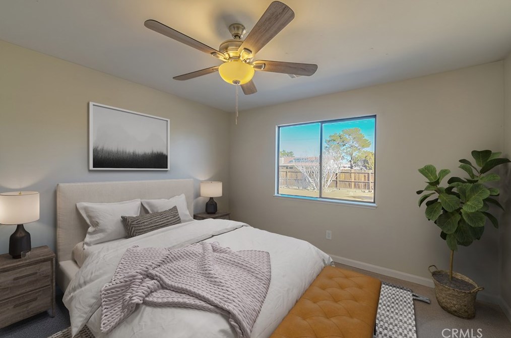 14045 Cronese Rd, Apple Valley CA  92307-5610 exterior