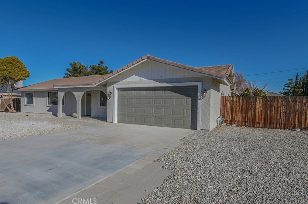 14045 Cronese Rd, Apple Valley, CA 92307-5610