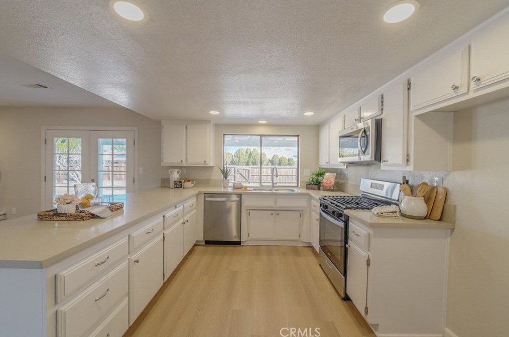 14045 Cronese Rd, Apple Valley CA  92307-5610 exterior