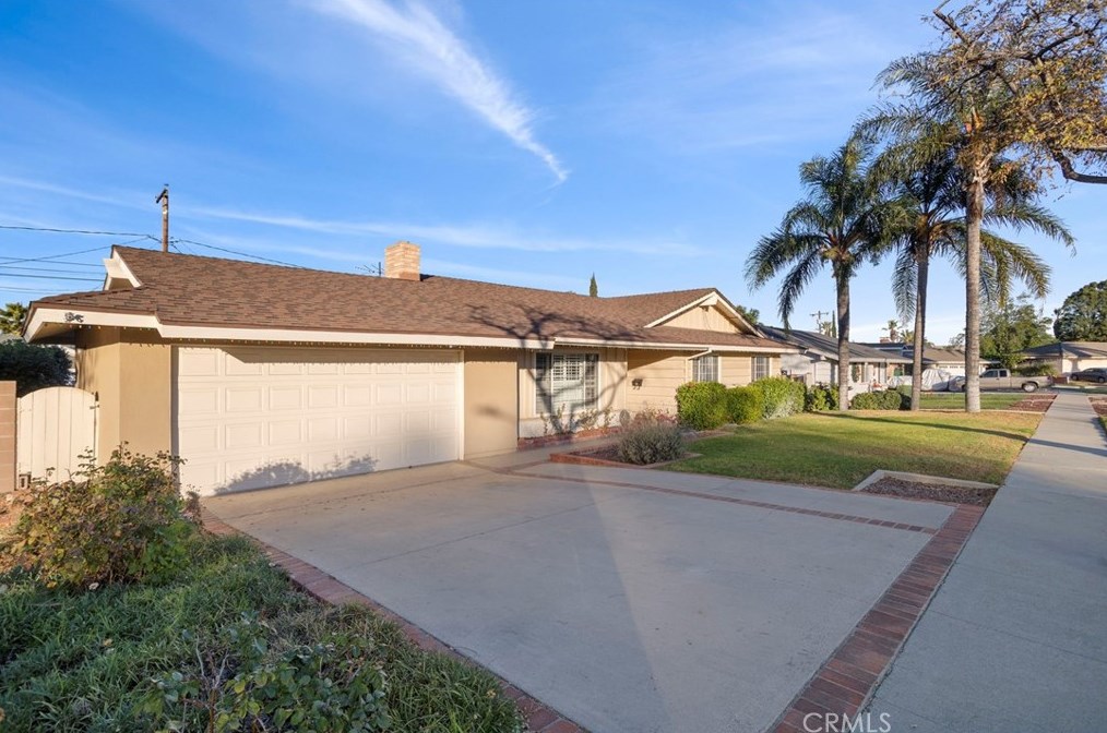 425 Greengate St, Corona, CA 92879-2826