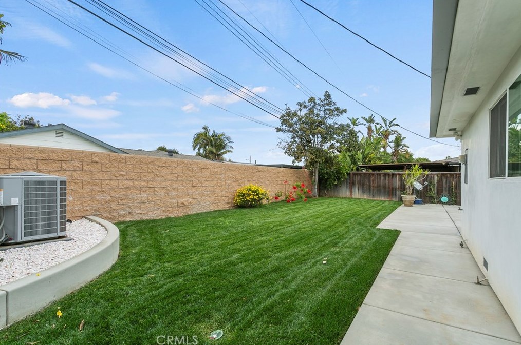 3115 Samoa Pl, Costa Mesa CA  92626-2357 exterior