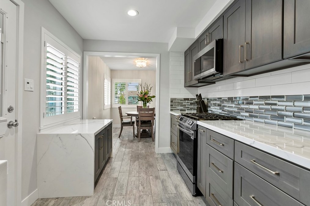 3115 Samoa Pl, Costa Mesa CA  92626-2357 exterior